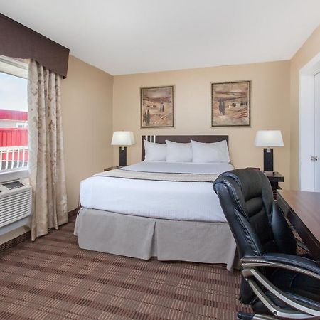 Econo Lodge Inn & Suites Medicine Hat Εξωτερικό φωτογραφία