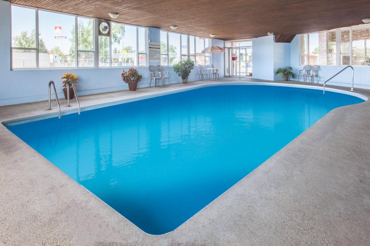 Econo Lodge Inn & Suites Medicine Hat Εξωτερικό φωτογραφία
