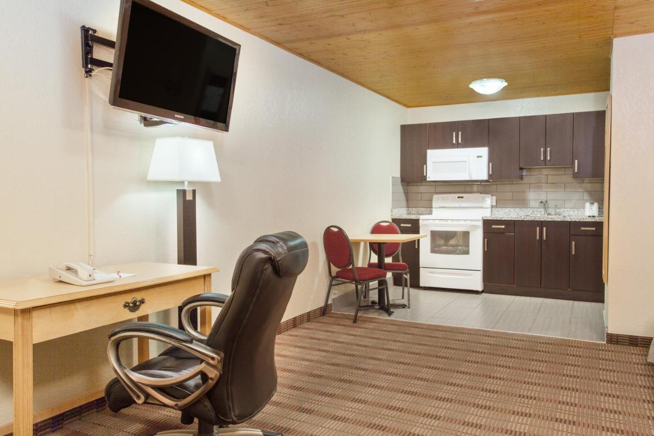 Econo Lodge Inn & Suites Medicine Hat Εξωτερικό φωτογραφία