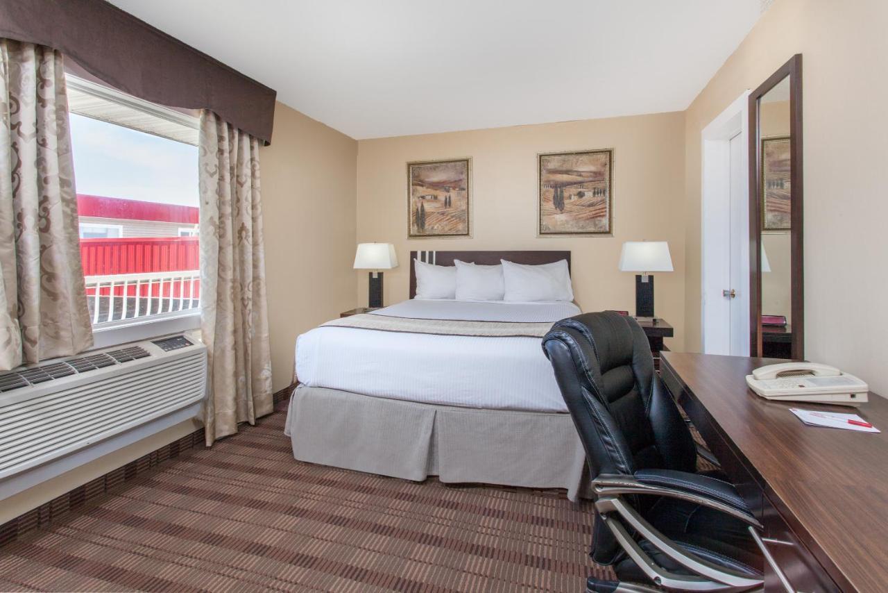 Econo Lodge Inn & Suites Medicine Hat Εξωτερικό φωτογραφία