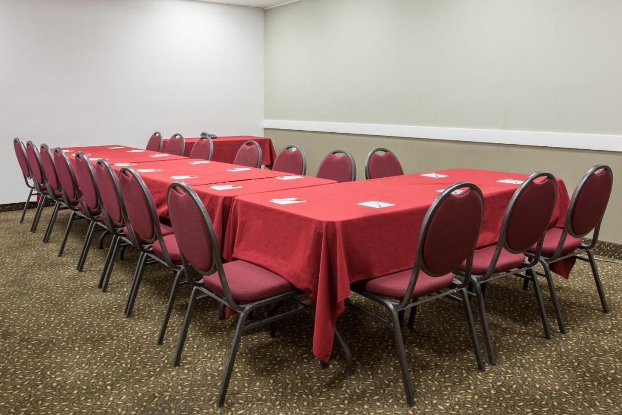 Econo Lodge Inn & Suites Medicine Hat Εξωτερικό φωτογραφία